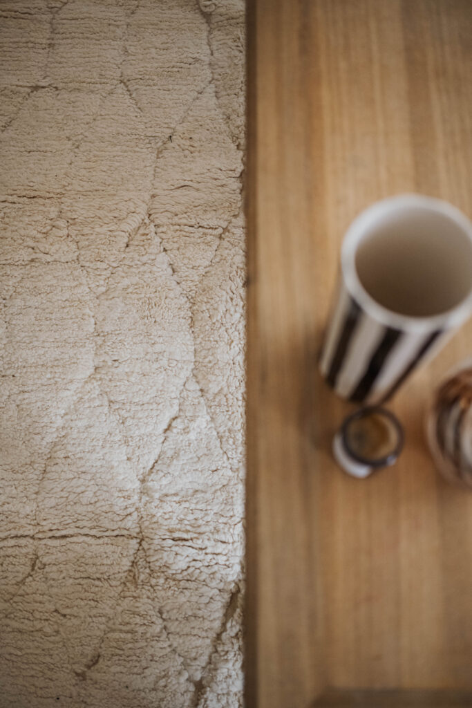 texture laine naturelle tapis berbère écru vue rapprochée