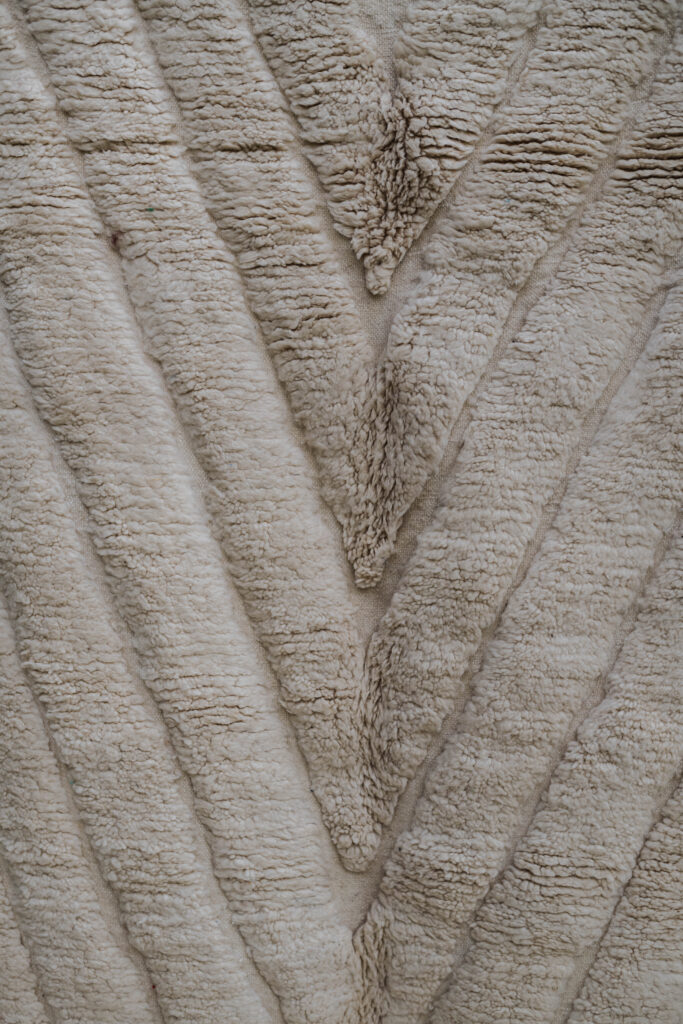 détail motifs V tapis Béni Ouarain écru