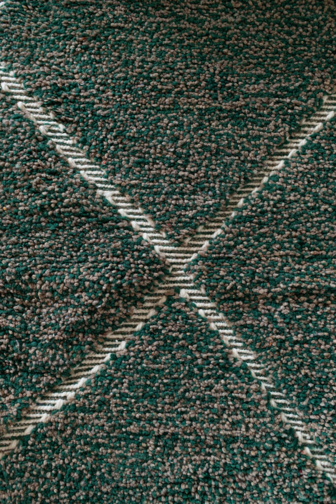 détail motifs losanges tapis Béni Ouarain vert
